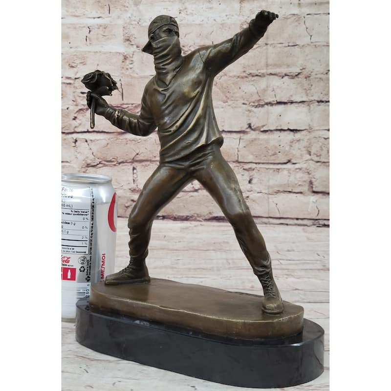 Banksy England Street Art Bronze Flower Thrower Bomber Statue Sculpture Figurine