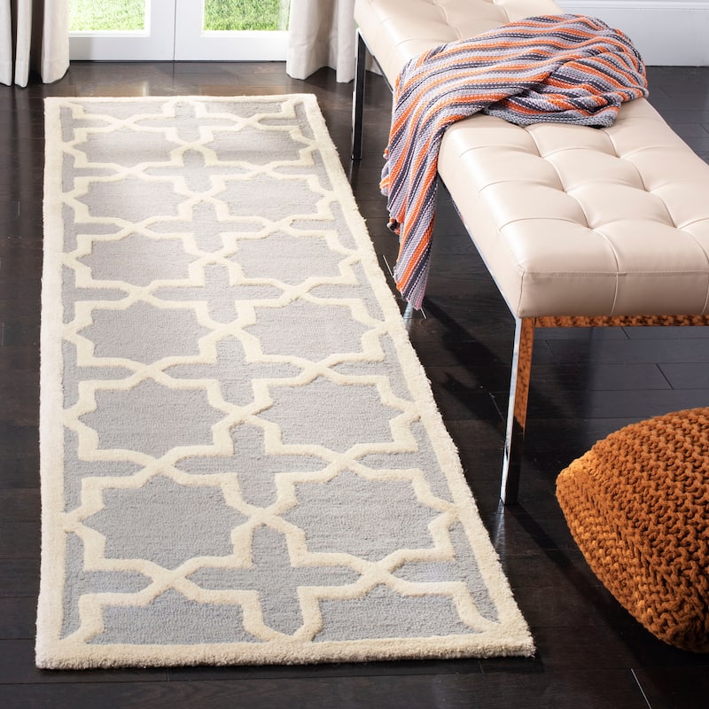 SAFAVIEH Handmade Cambridge Remedios Geometric Wool Rug - 2'6" x 10' Runner - Silver/Ivory