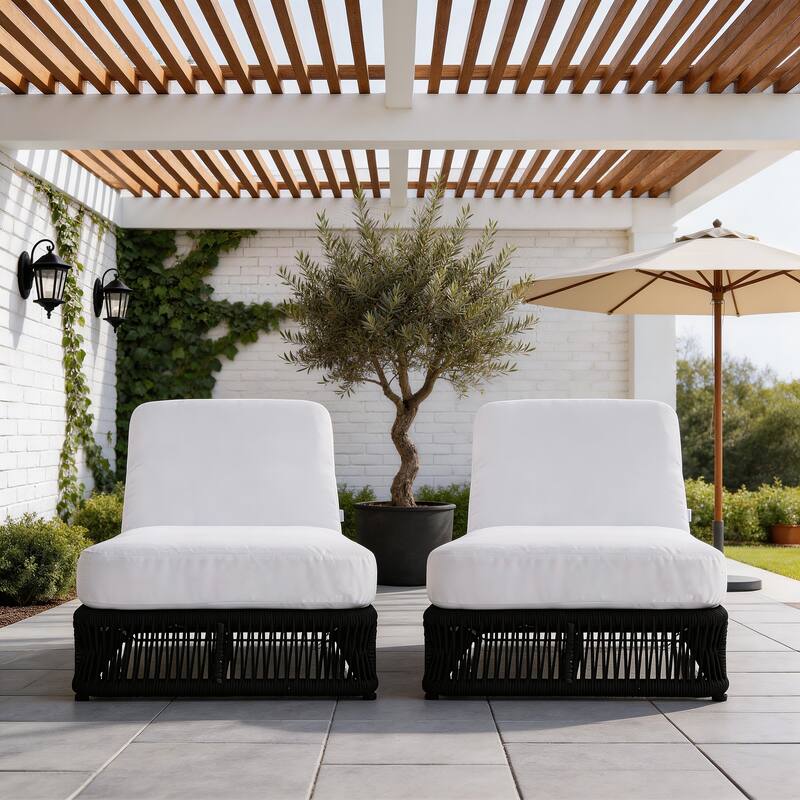 Set of 2 Woven Rattan Outdoor Chaise Lounge With Cushion
