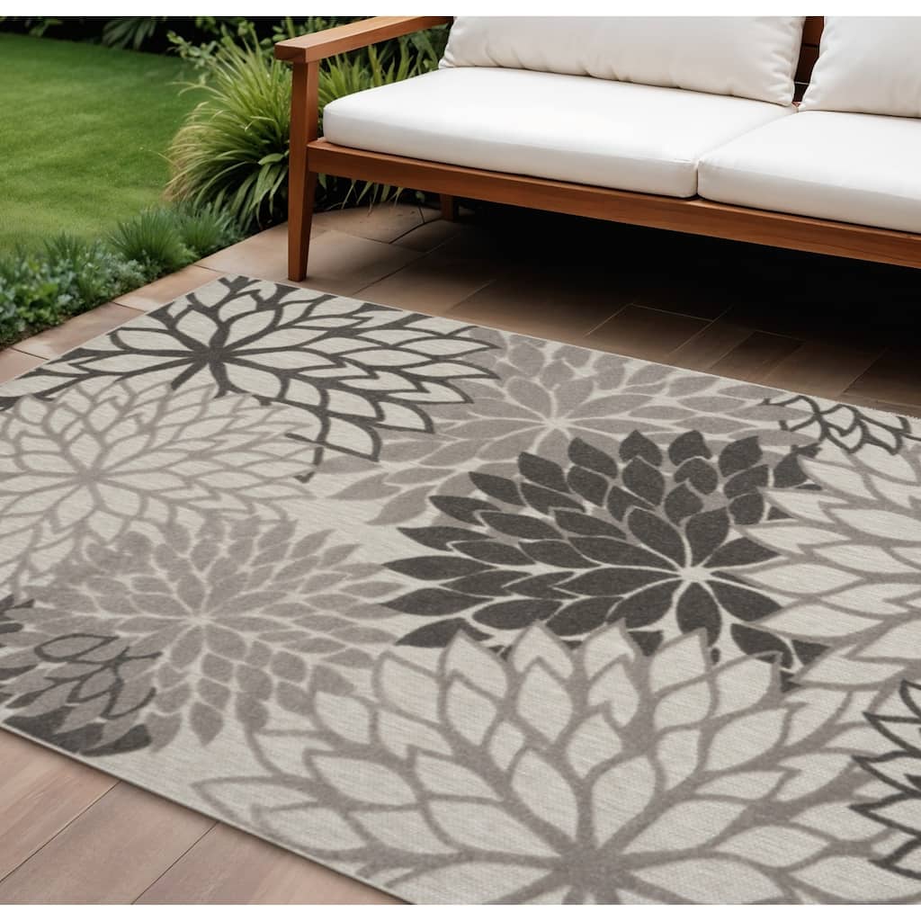 HomeRoots Floral Island Rectangle Outdoor Rug - 9' X 12'