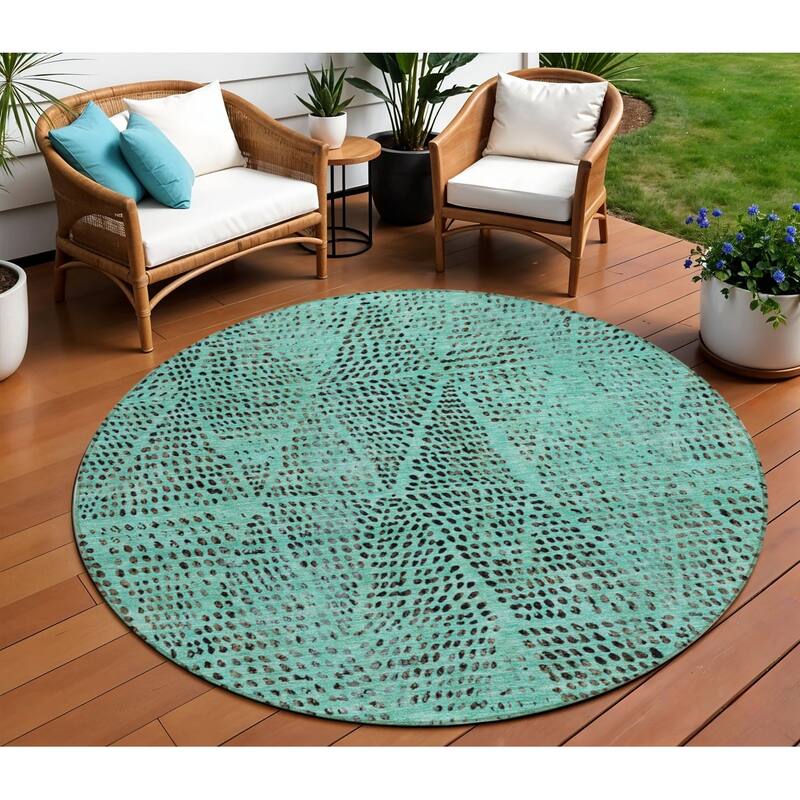 HomeRoots Geometric Transitional Rectangle Outdoor Rug - 8' Round