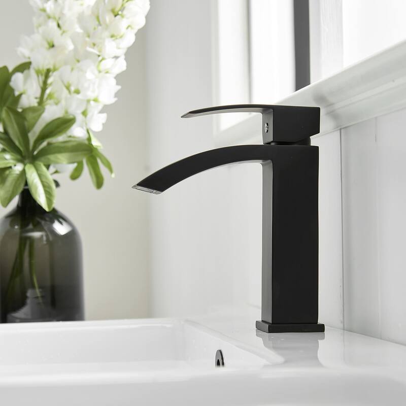 Single Hole Single-Handle Matte Black Bathroom Faucet