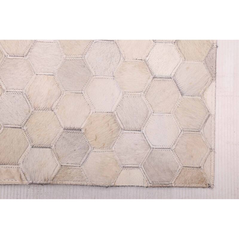 ECARPETGALLERY Handmade Cowhide Patchwork Ivory Leather Rug - 4'0 x 6'0