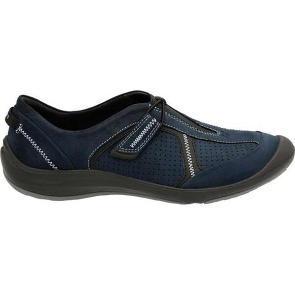 clarks asney slip on