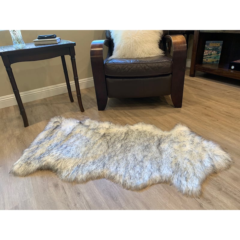 Highland Select Natural Long Wool Sheepskin 1-1/2 Pelt Shag Rug - 2' x 4'