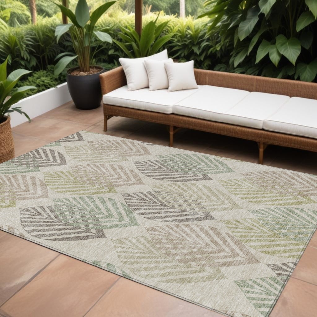 HomeRoots Floral Transitional Rectangle Outdoor Rug