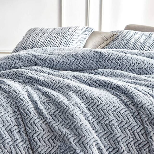 Cozy Peaks - Coma Inducer Oversized Comforter - Chevron Frosted Navy