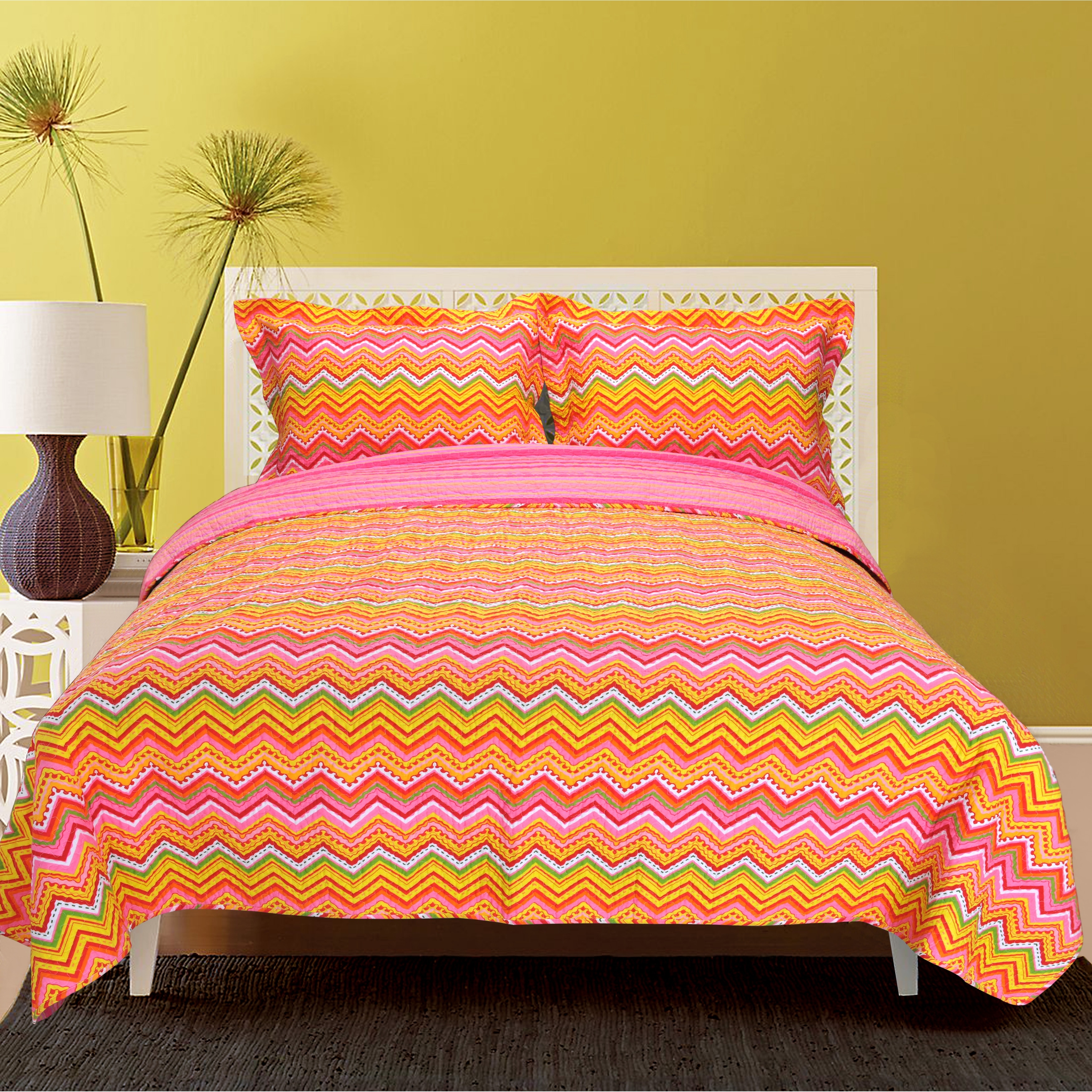 Superior Modern Geometric Zig Zag Cotton Reversible Quilt and Sham Set
