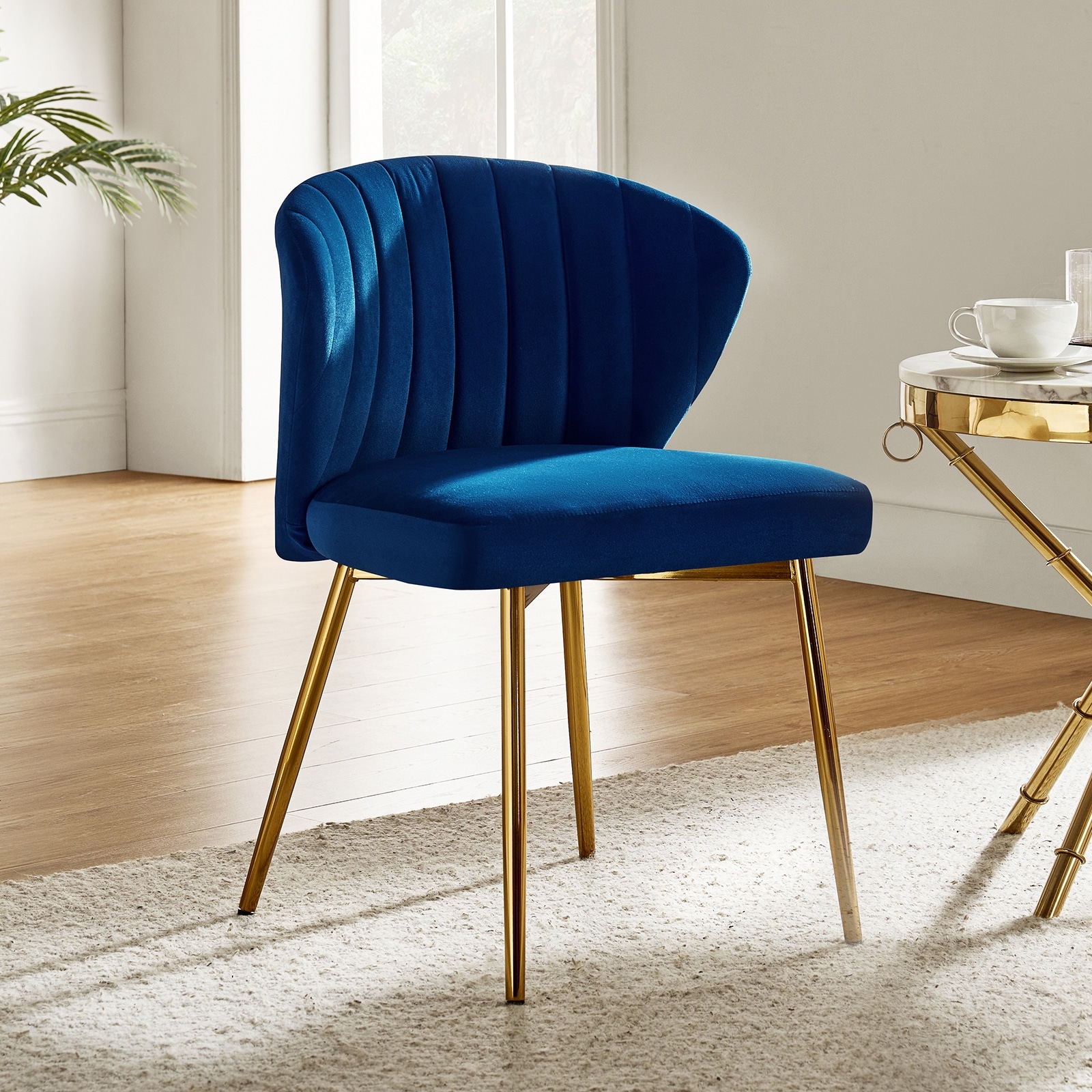 Shelly tufted chair with sales coffee legs