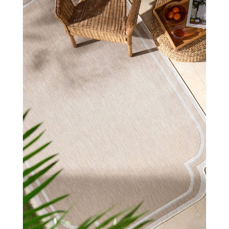 Livabliss Miami Beach Traditional Indoor/Outdoor Area Rug - 6'7" x 9' - Beige/White