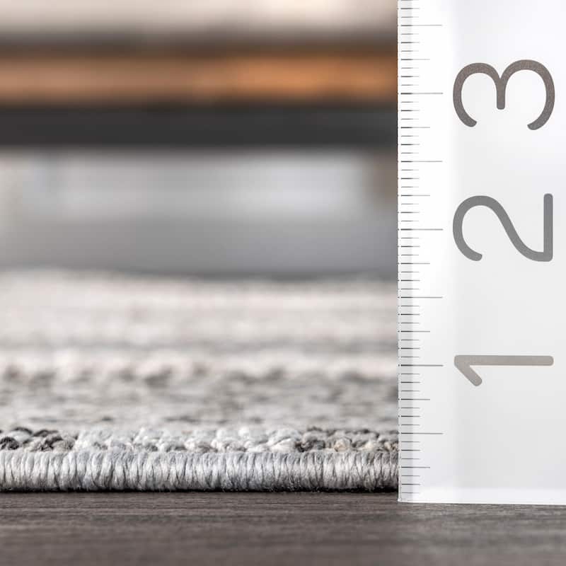 Nuloom Marcy Geometric Tasseled Area Rug