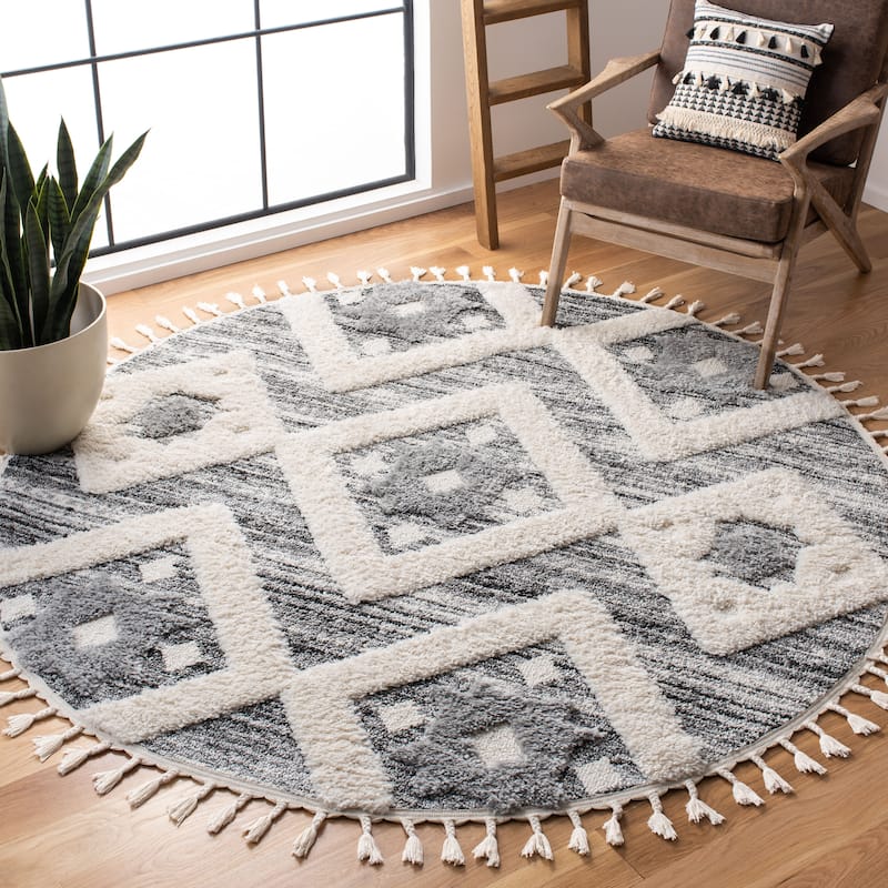 SAFAVIEH Moroccan Tassel Shag Nanke 2-inch Thick Rug - 6'7" Round - Grey/Ivory