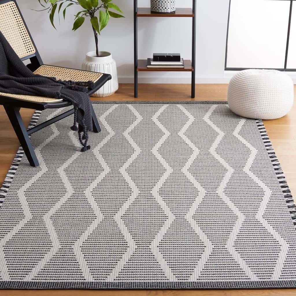 SAFAVIEH Augustine Giorgina Moroccan Boho Fringe Rug