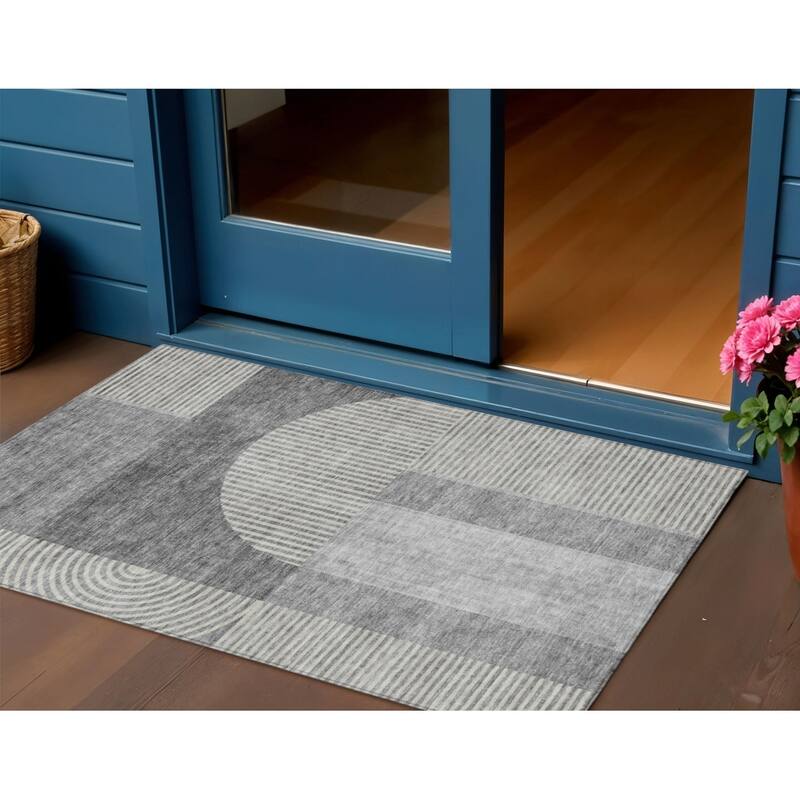 HomeRoots Geometric Transitional Rectangle Outdoor Rug - 3' x 5'