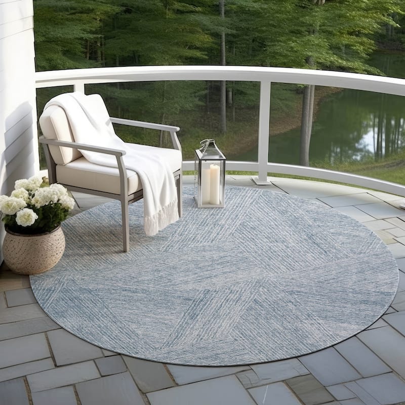 Machine Washable Indoor/ Outdoor Solid Geo Chantille Rug
