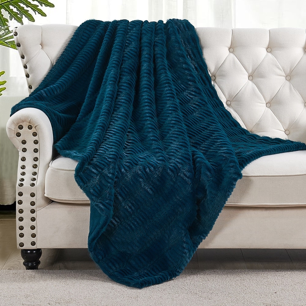 Shaggy Wavy FauxFur Throw Cozy Soft Thick Blanket for Bedroom