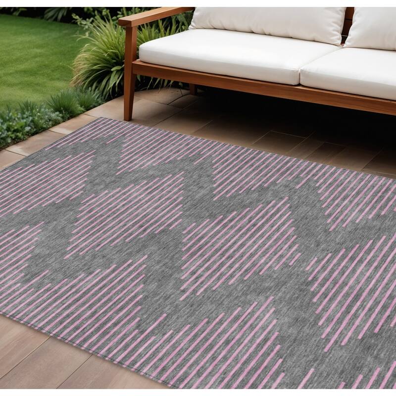 HomeRoots Geometric Transitional Rectangle Outdoor Rug - 9' X 12'