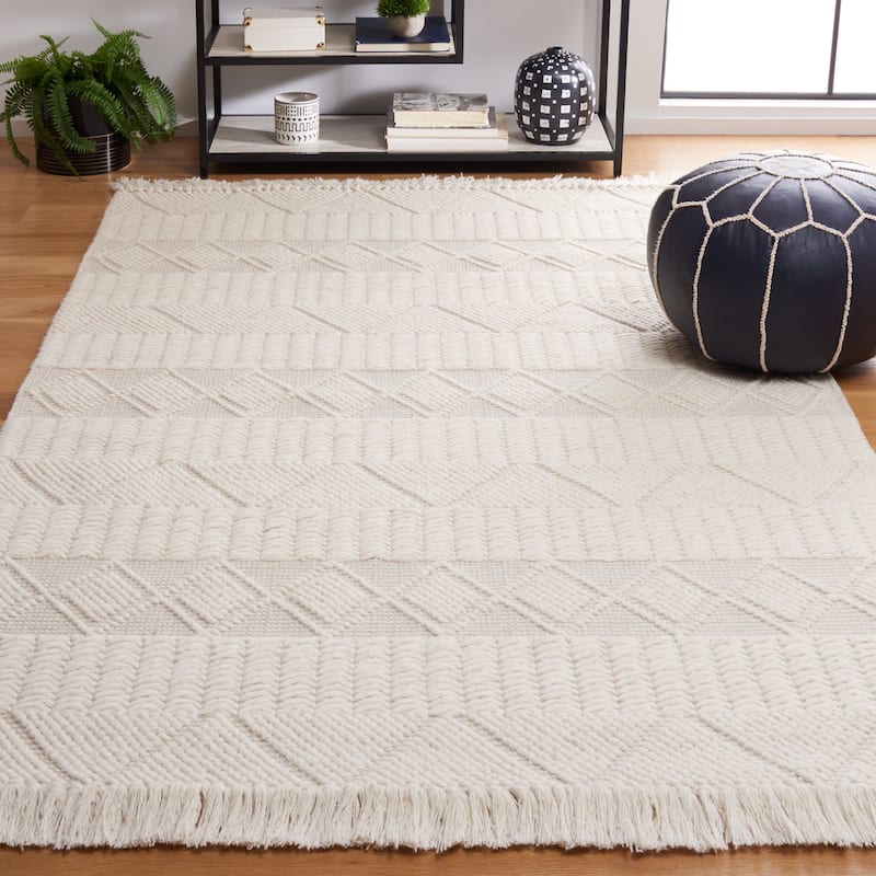 SAFAVIEH Handmade Natura Zamfirica Rustic Boho Fringe Wool Rug - 4' x 6' - Ivory/Grey