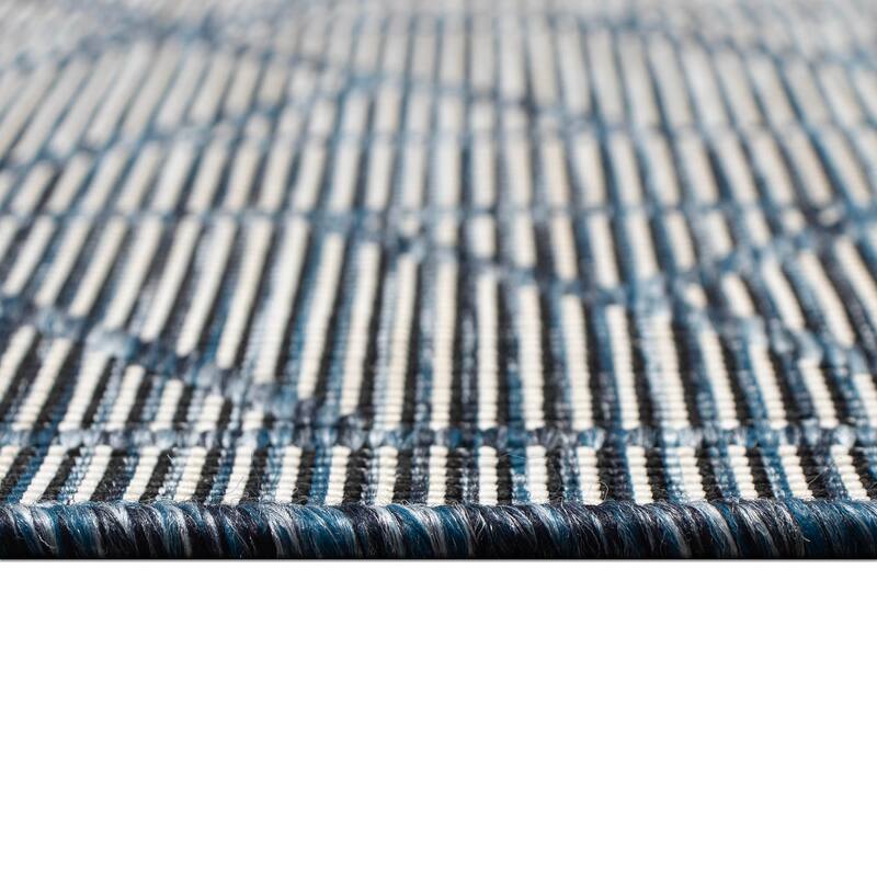 Liora Manne Carmel Pyramid Indoor/Outdoor Rug