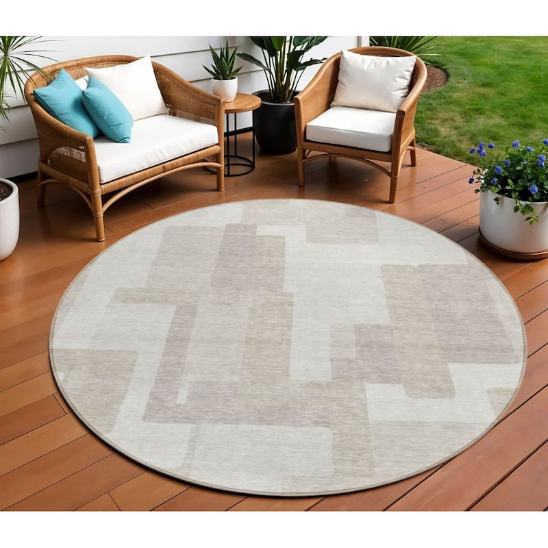 HomeRoots Abstract Transitional Rectangle Outdoor Rug - 8' Round