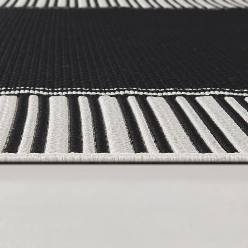 Frans Solid Border Indoor/Outdoor Area Rug