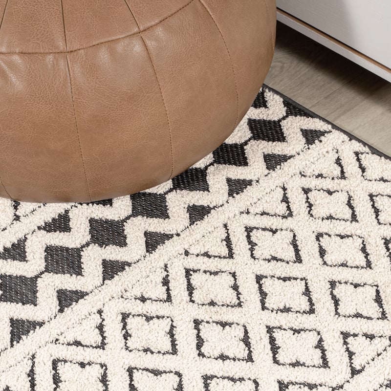 JONATHAN Y Duenas High-Low Two-Tone Monstera Leaf Area Rug