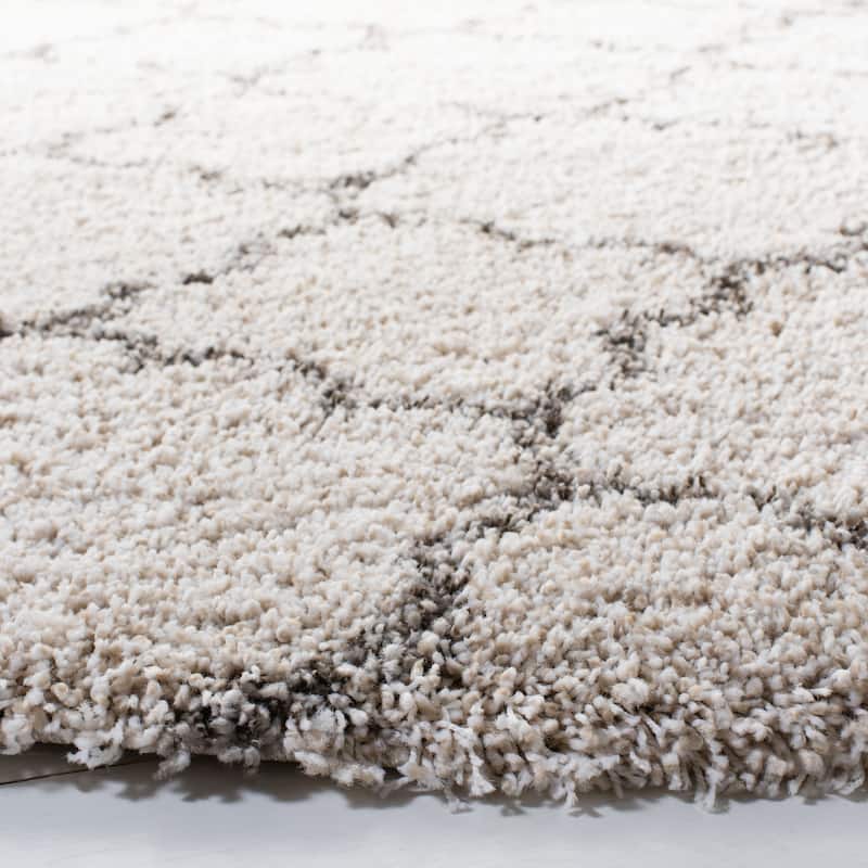 SAFAVIEH Hudson Shag Vitchka Glam Trellis 2-inch Area Rug - Ivory/Grey - 8' Round
