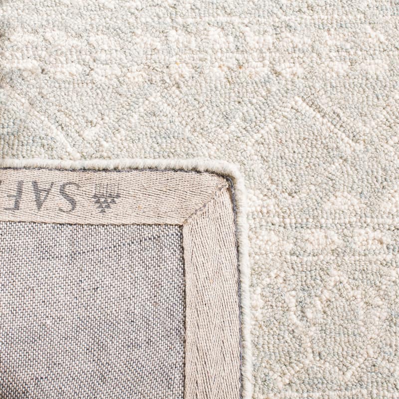 SAFAVIEH, Handmade Micro-Loop Fedosia Wool Rug