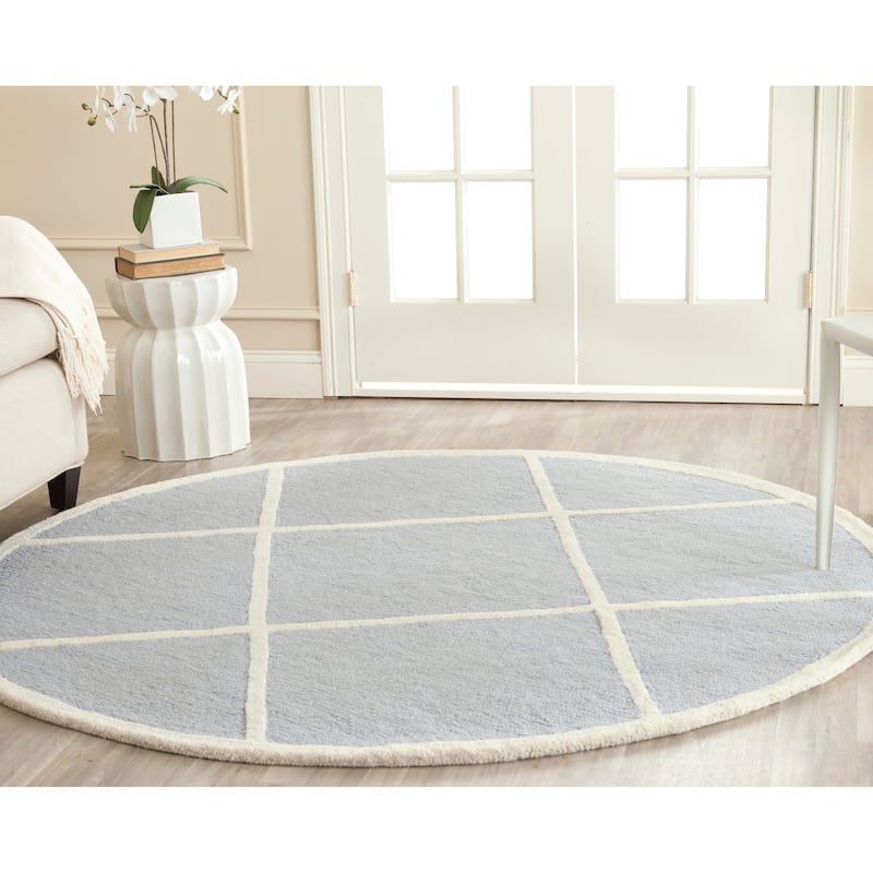 SAFAVIEH Handmade Cambridge Vija Modern Moroccan Wool Rug - 4' Round - Light Blue/Ivory