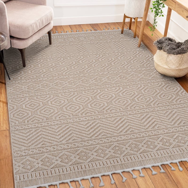 Guros Collection Mocha / Geometric Indoor / Outdoor Non-Shedding Area Rug