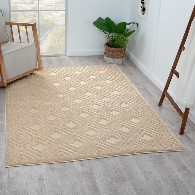 Sevita Modern Diamond Indoor/Outdoor Area Rug