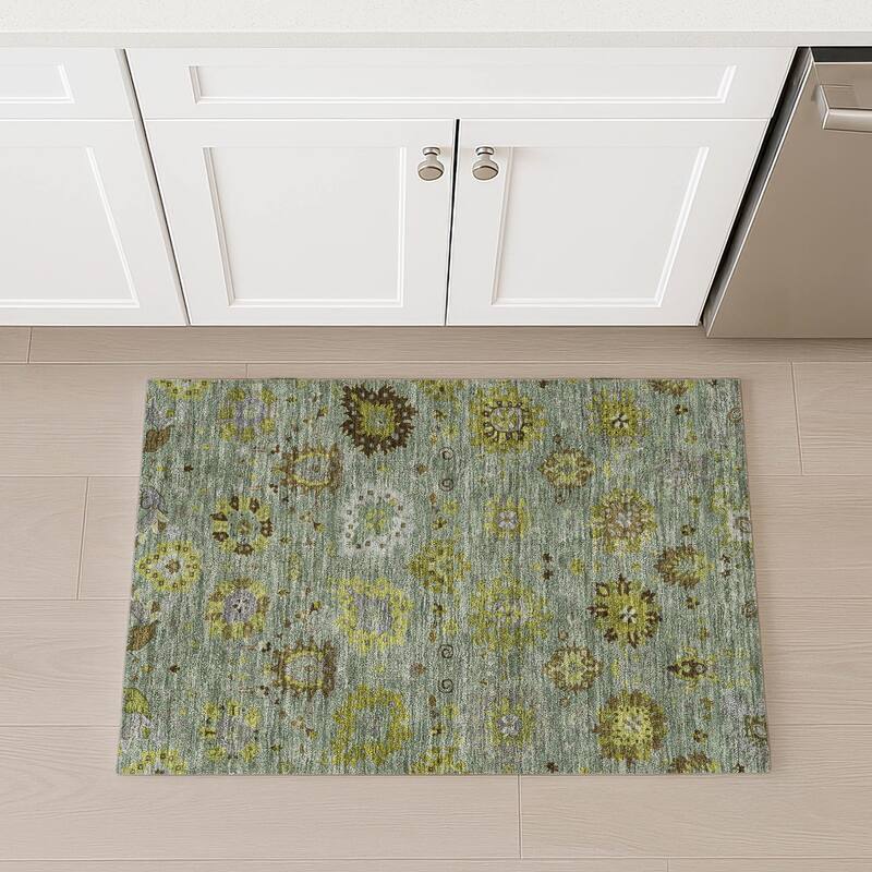 Machine Washable Indoor/ Outdoor Vintage Traditional Chantille Rug