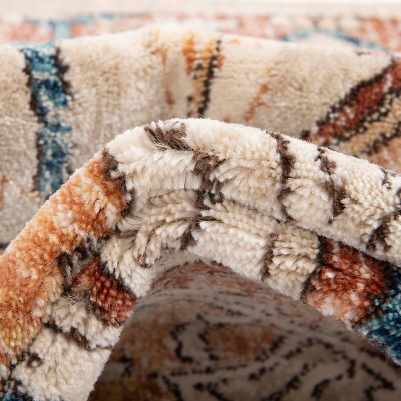 Traditional Hadeya Collection Area Rug