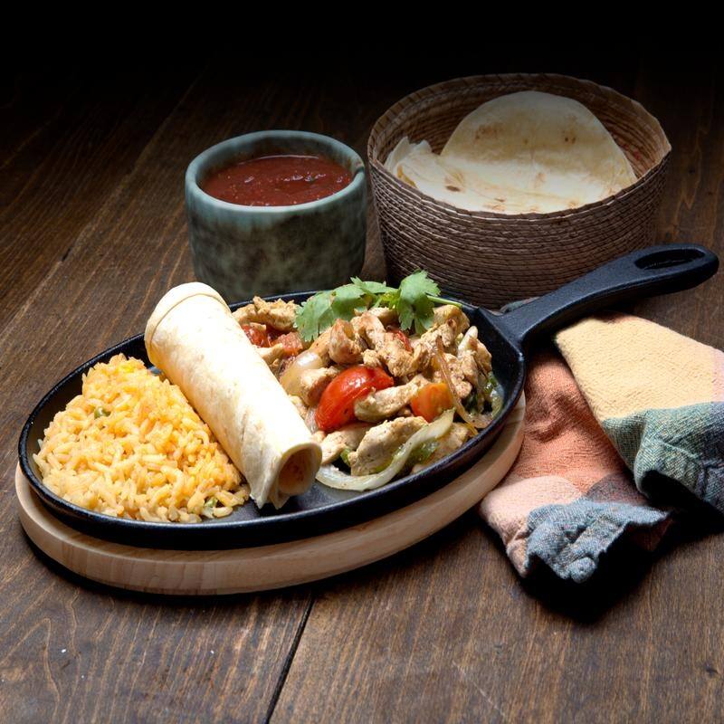 Bayou Classic Cast Iron Fajita Pan with Wooden Tray