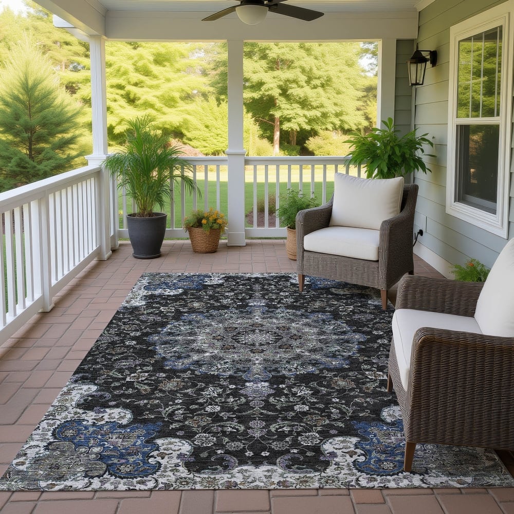 Machine Washable Indoor/ Outdoor Traditional Awaka Chantille Rug
