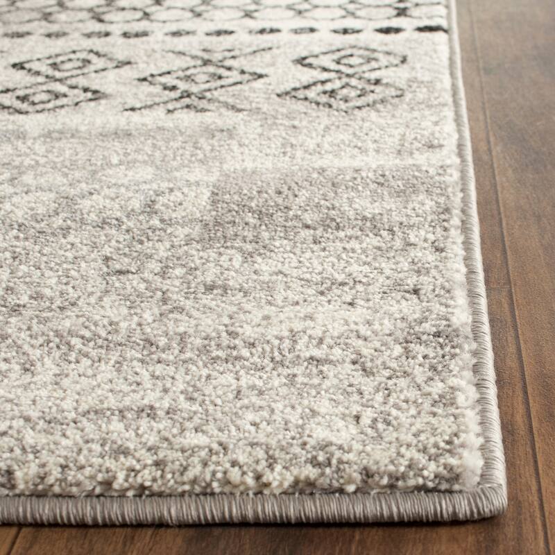 SAFAVIEH Evoke Bridgette Distressed Vintage Boho Rug