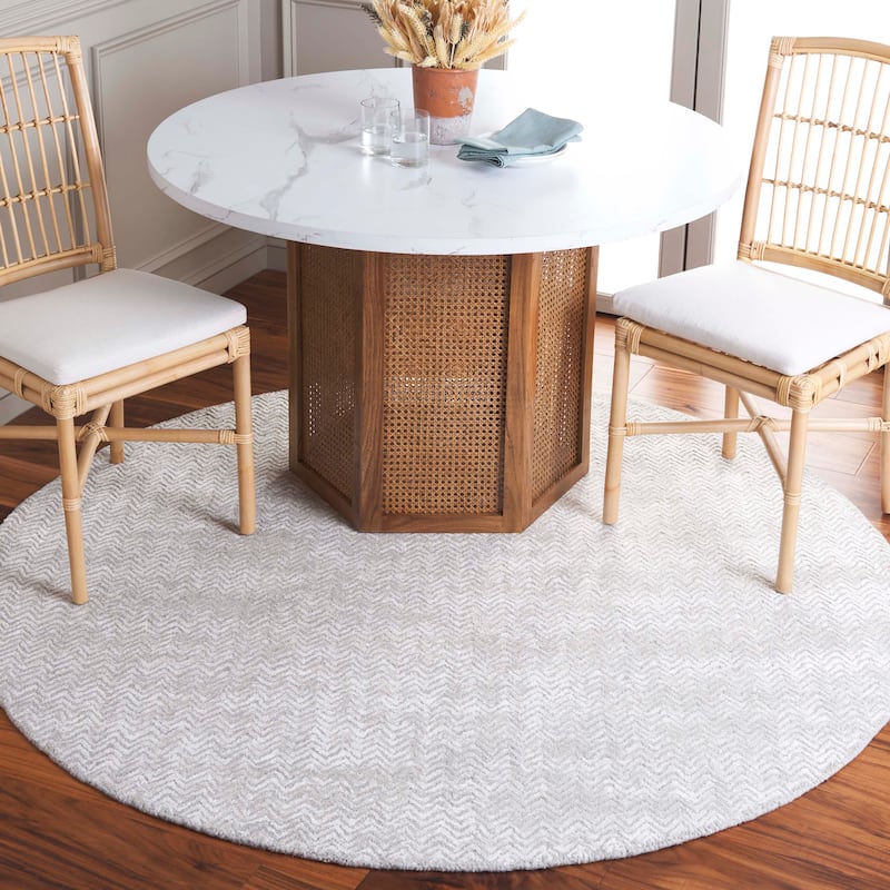 SAFAVIEH Handmade Glamour Ostilia Chevron Viscose Rug