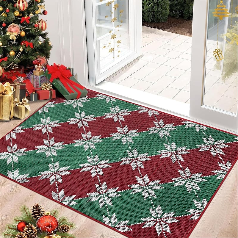 GustoWave Christmas Geometric Throw Area Rugs, Non Slip Machine Washable, Green+Red - 1'6" x 2'6"