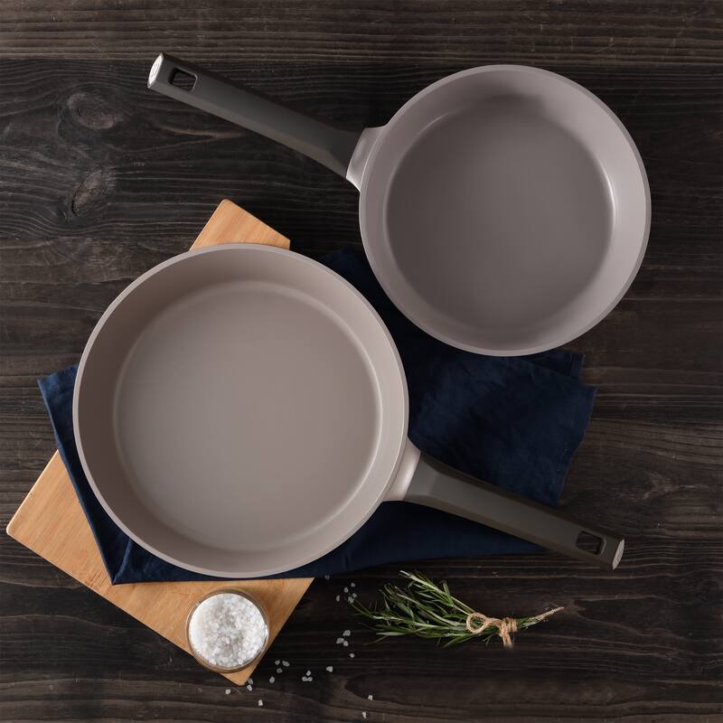 MasterPRO Gastro Titanium Collection 2-Piece Durable Cast Aluminum Fry Pan Set