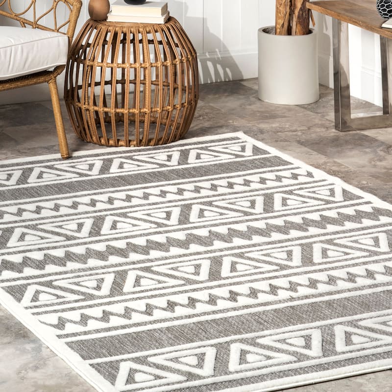 Nuloom Lanelle Tribal Banded Indoor/Outdoor Area Rug