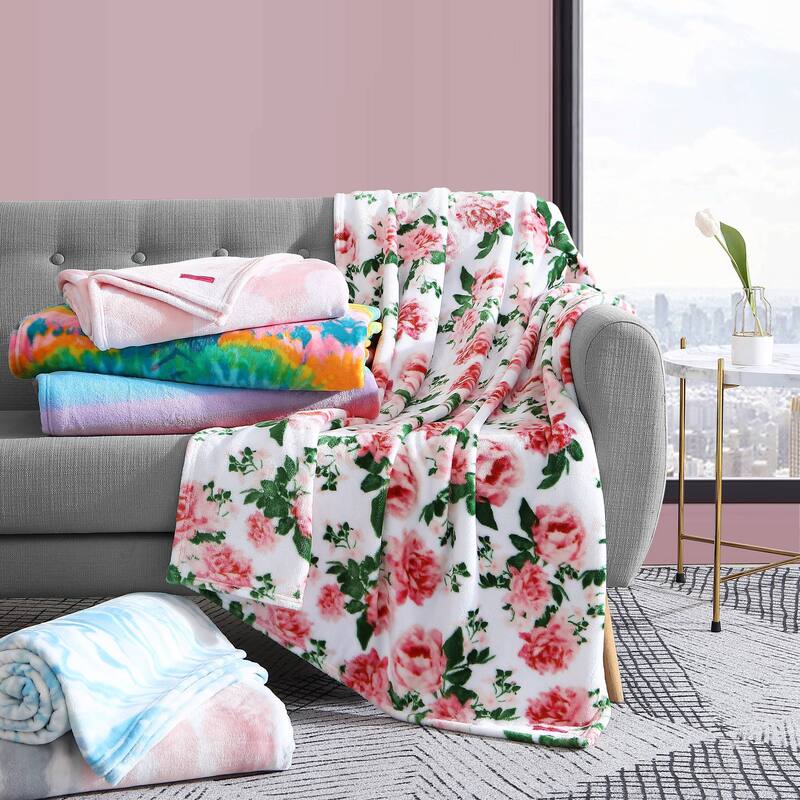 Betsey Johnson Printed Ultra Soft Plush Fleece Throw Blanket