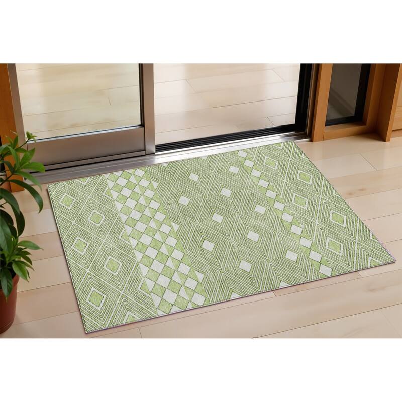 HomeRoots Geometric Transitional Rectangle Outdoor Rug - 3' x 5'
