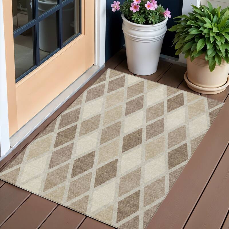 HomeRoots Geometric Transitional Rectangle Outdoor Rug - 3' x 5'