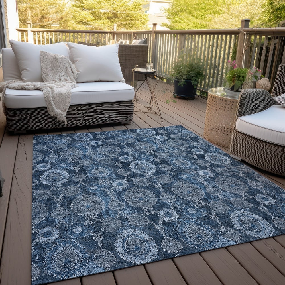 Machine Washable Indoor/ Outdoor Chantille Casual Floral Rug