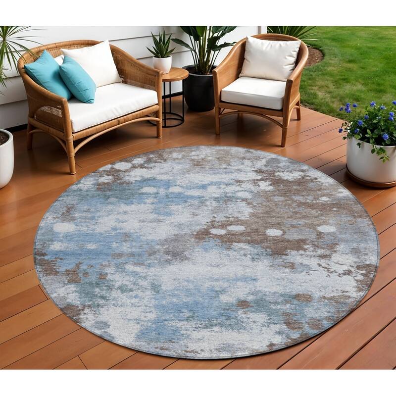 HomeRoots Abstract Transitional Rectangle Outdoor Rug - 8' Round