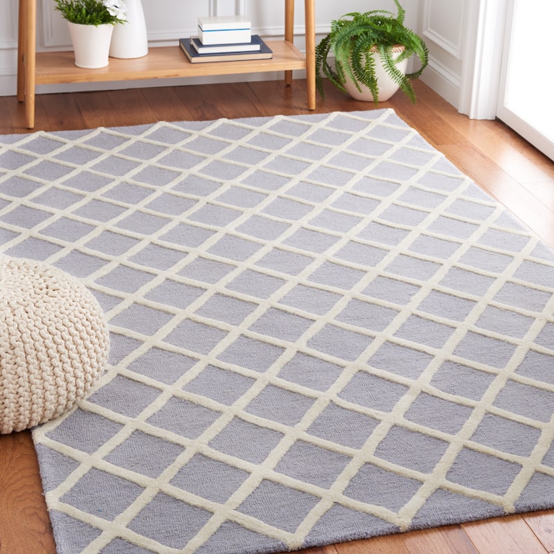 SAFAVIEH, Handmade Cambridge Siire Moroccan Trellis Wool Rug - 5' x 8' - Silver/Ivory