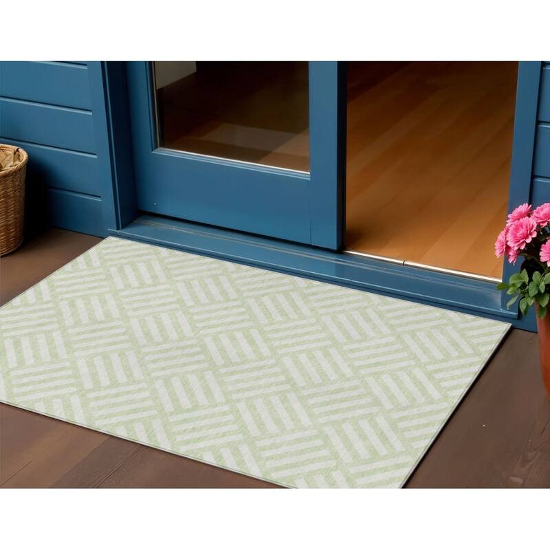 HomeRoots Geometric Transitional Rectangle Outdoor Rug - 3' x 5'