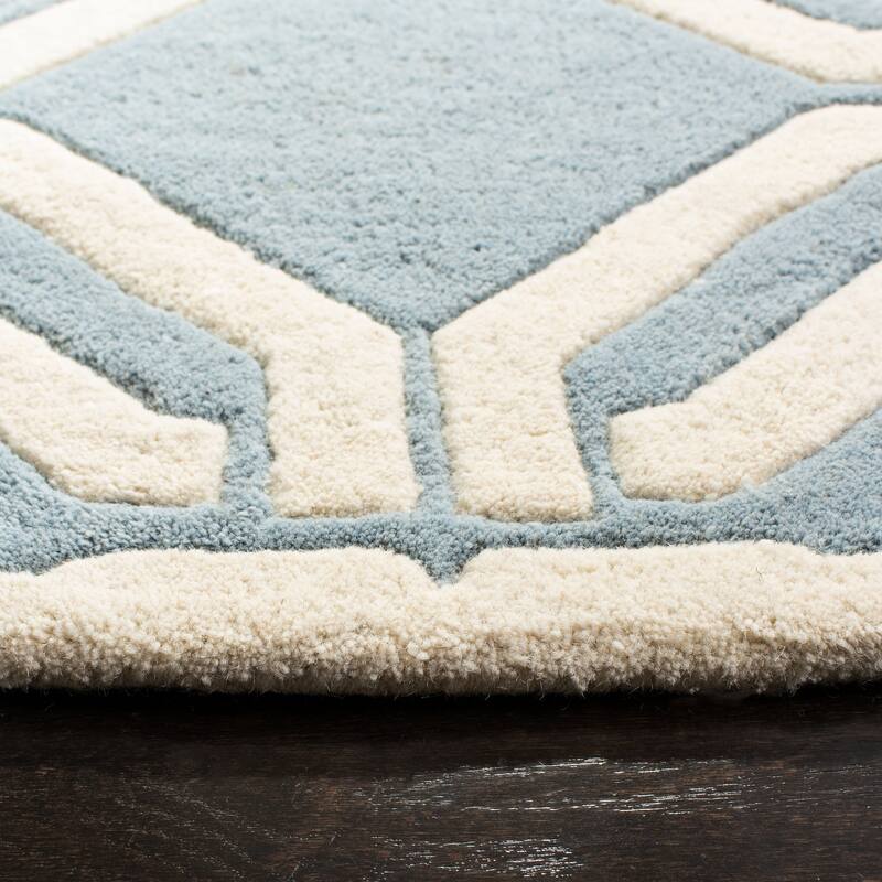 SAFAVIEH Handmade Chatham Jablenka Modern Wool Rug
