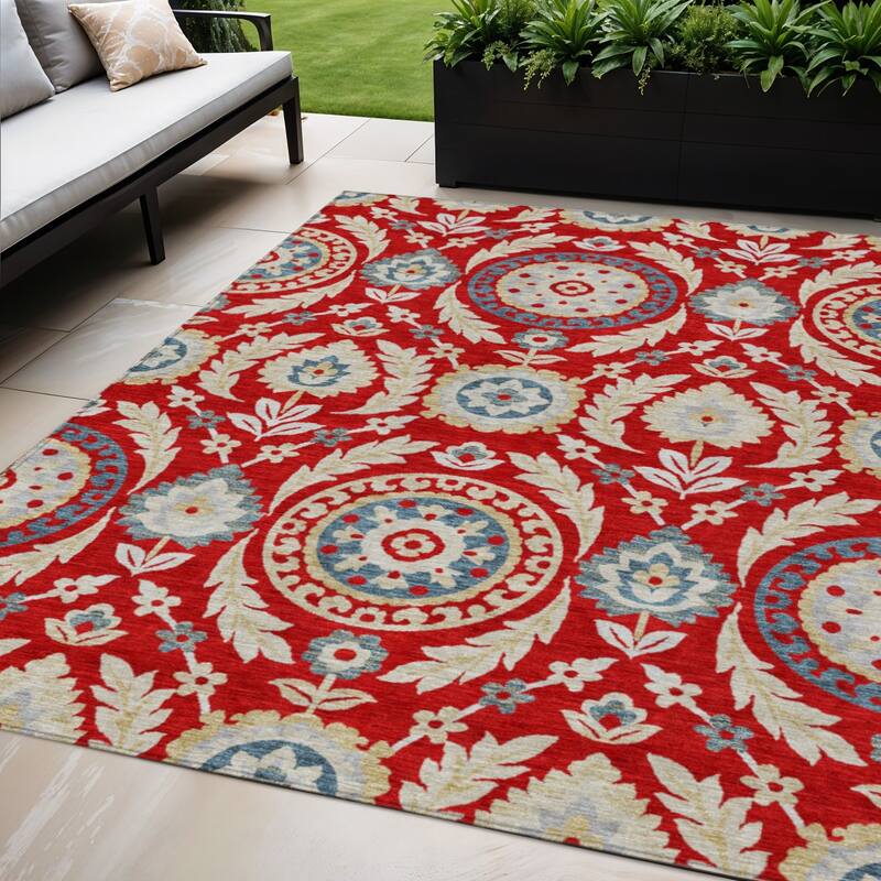 HomeRoots Floral Transitional Rectangle Outdoor Rug - 5' X 8'