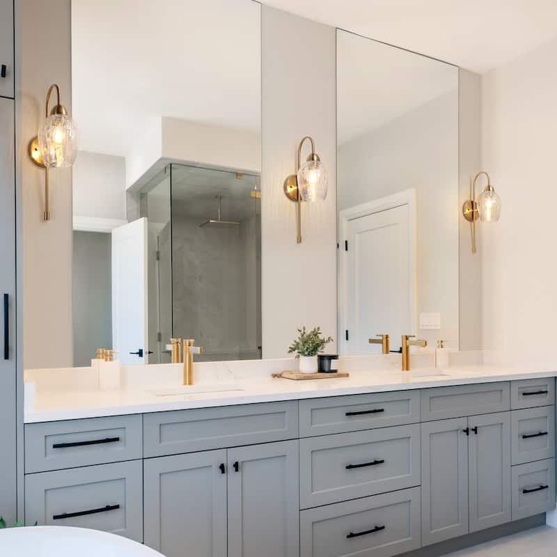 Modern Glam 1-Light Gold Wall Sconce Textured Glass Bathroom Vanity Light - W 5.1" x H 18.5"